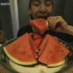 网红二哥吃瓜的视频