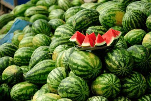 网红赵一菲吃瓜