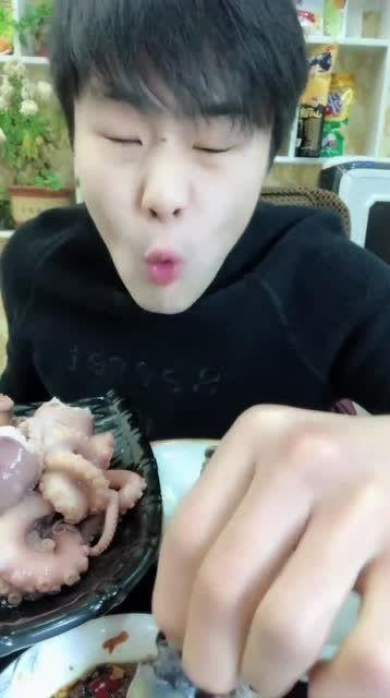 吃瓜小哥网红是谁扮演的,幕后扮演者的魅力人生