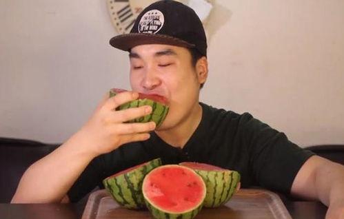 网红pk吃瓜,一场视觉与味蕾的盛宴